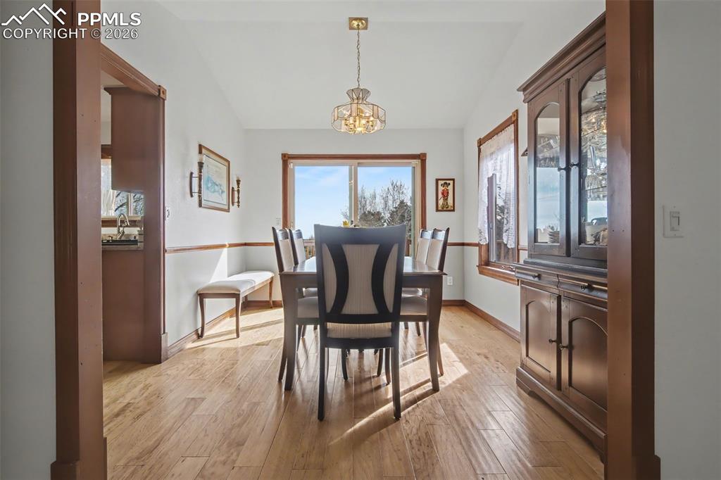 Image 10 of 49: Dining Area