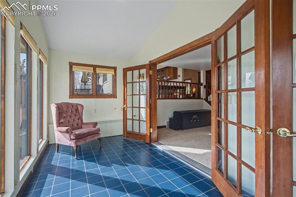 Image 17 of 49: Sitting Room