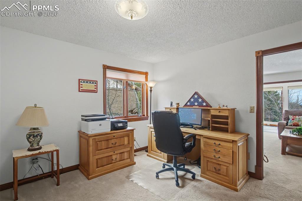 Image 35 of 49: Office