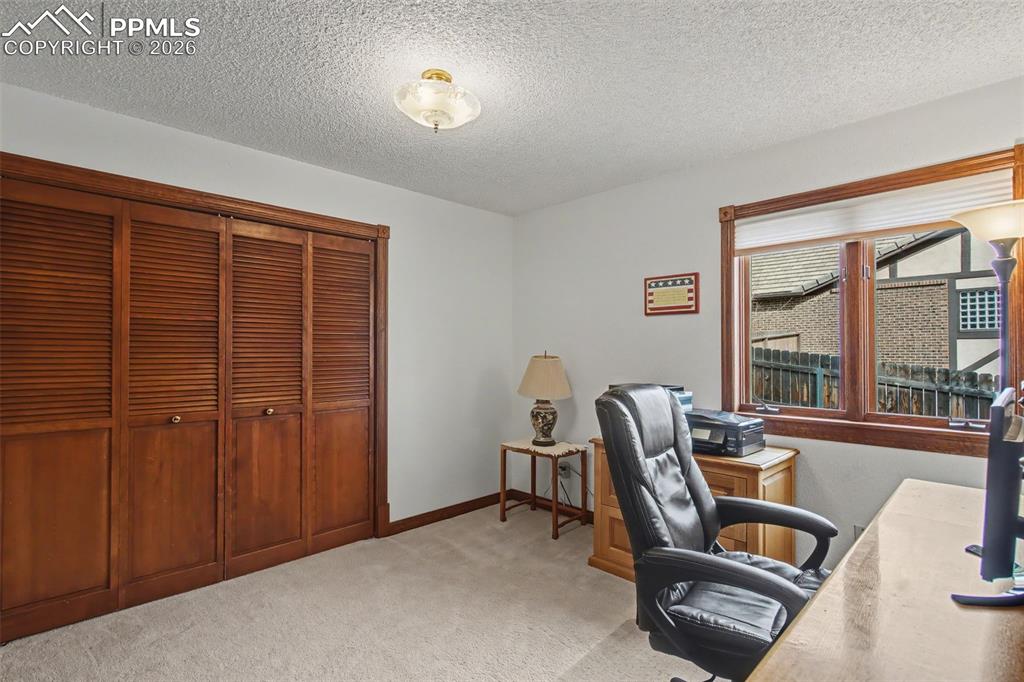 Image 36 of 49: Office