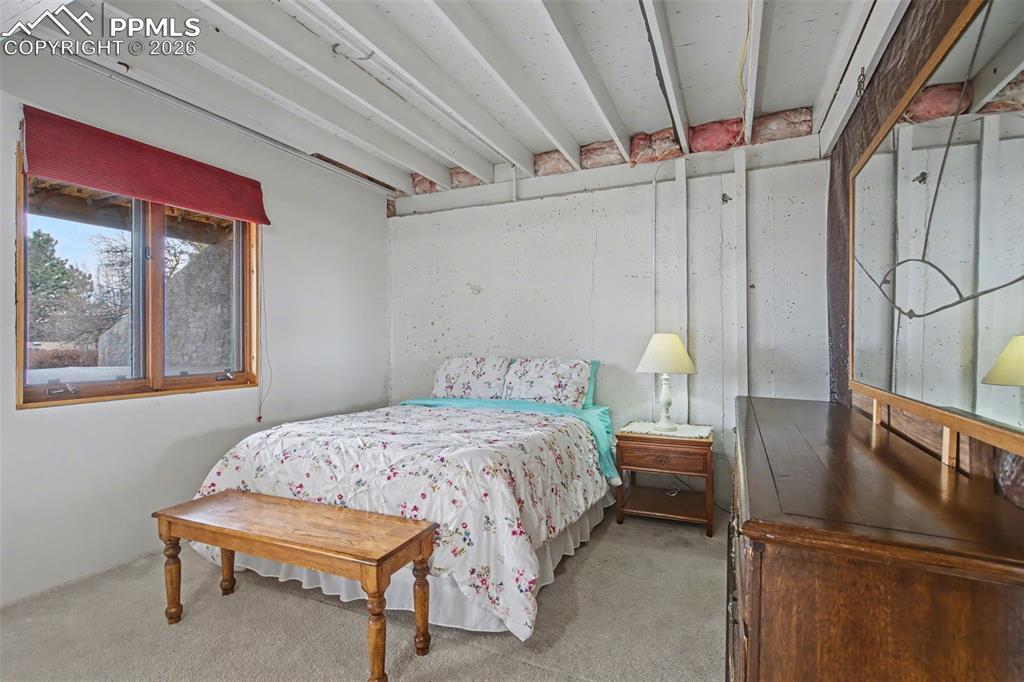 Image 41 of 49: Bedroom