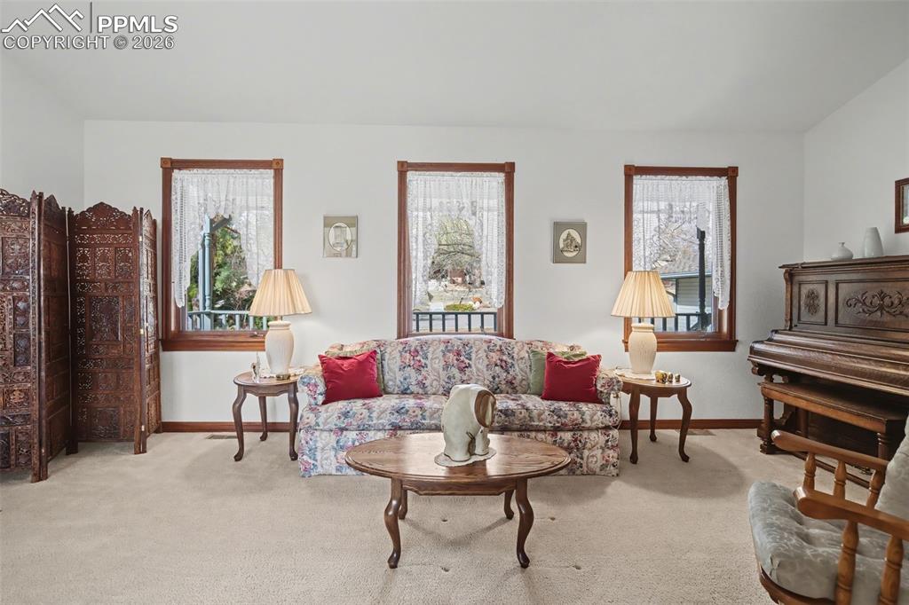 Image 8 of 49: Sitting Room