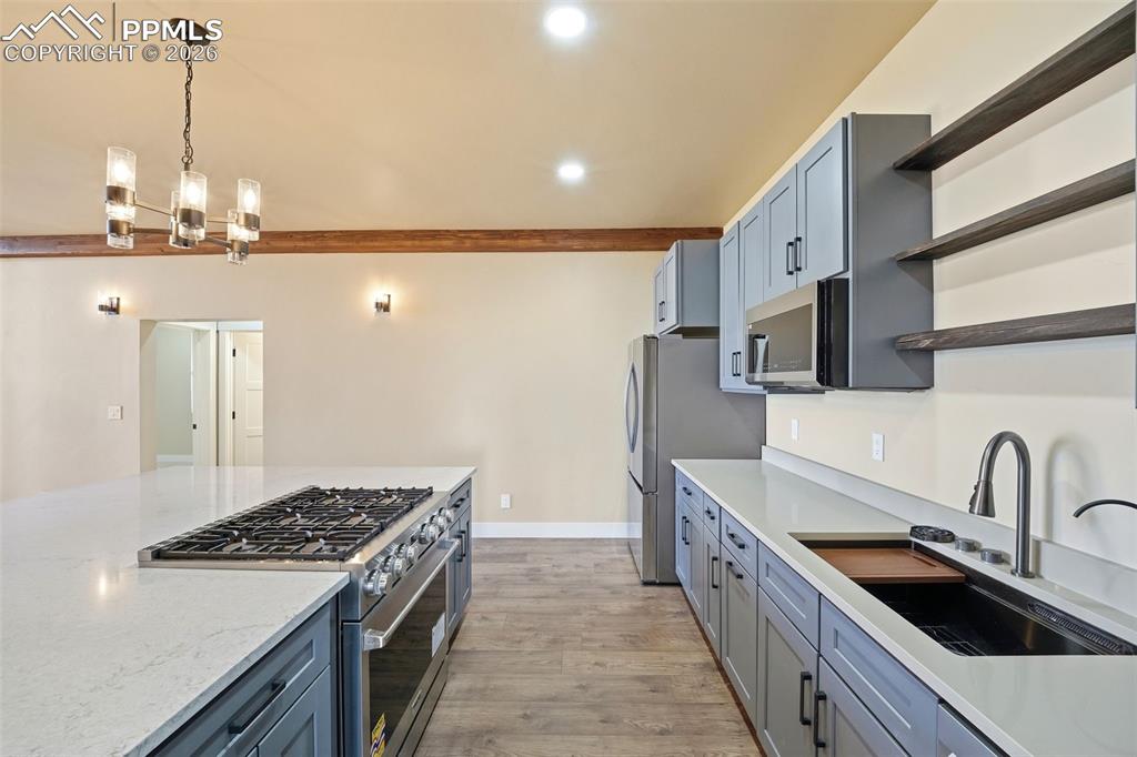 Image 10 of 45: Kitchen