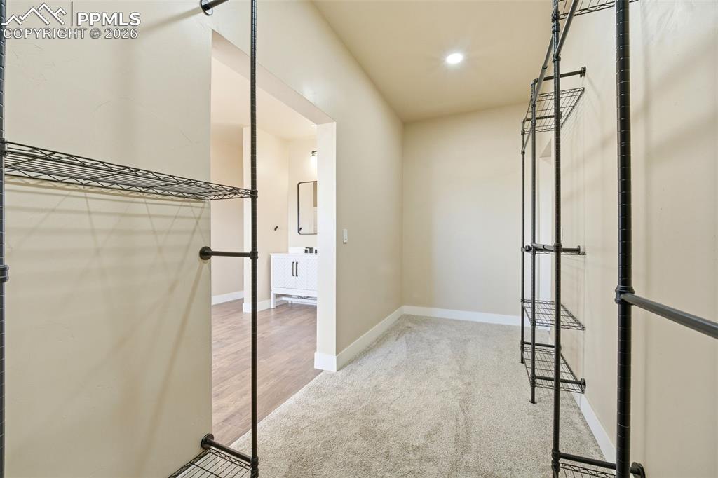 Image 21 of 45: Closet