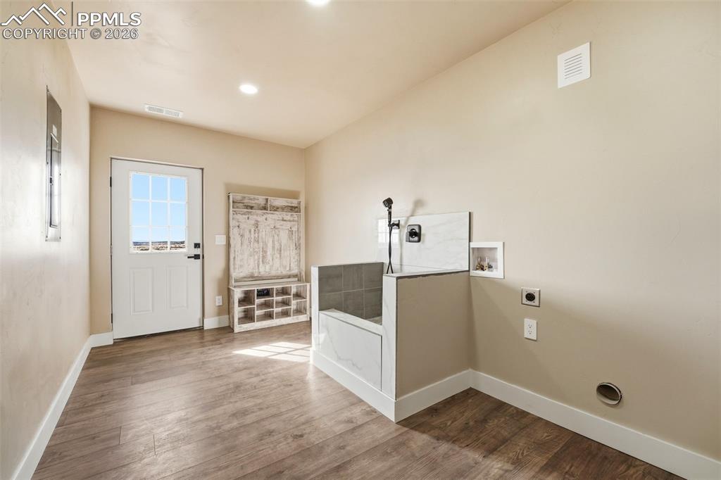 Image 23 of 45: Laundry