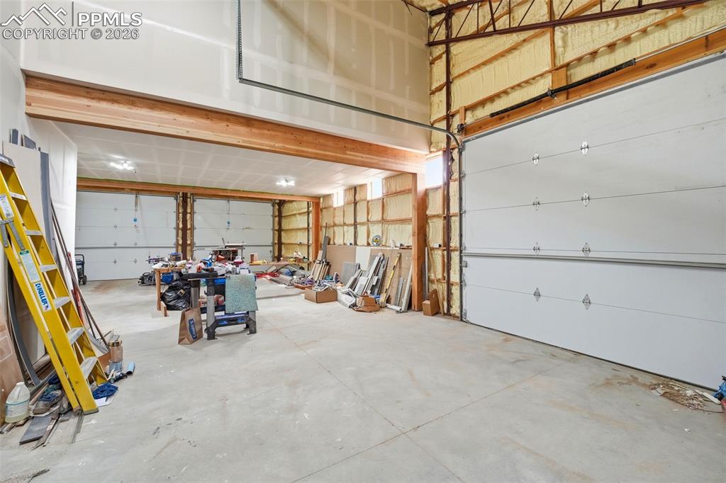 Image 38 of 45: Garage