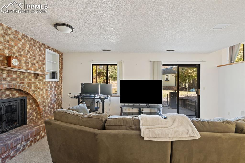 Image 34 of 42: Family Room