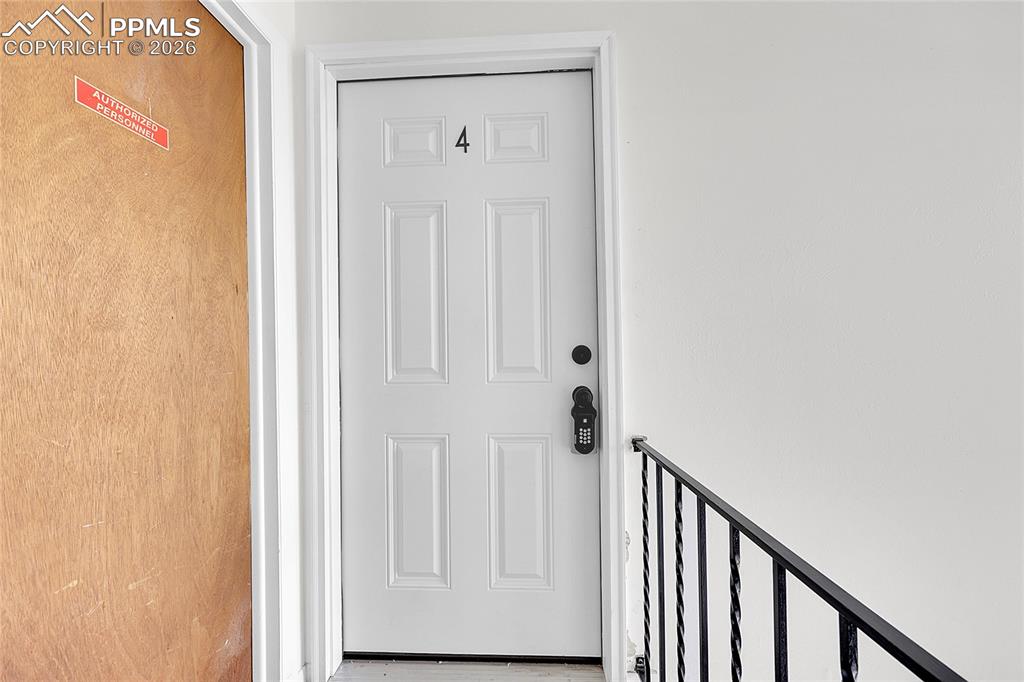 Image 15 of 27: Entrance to property