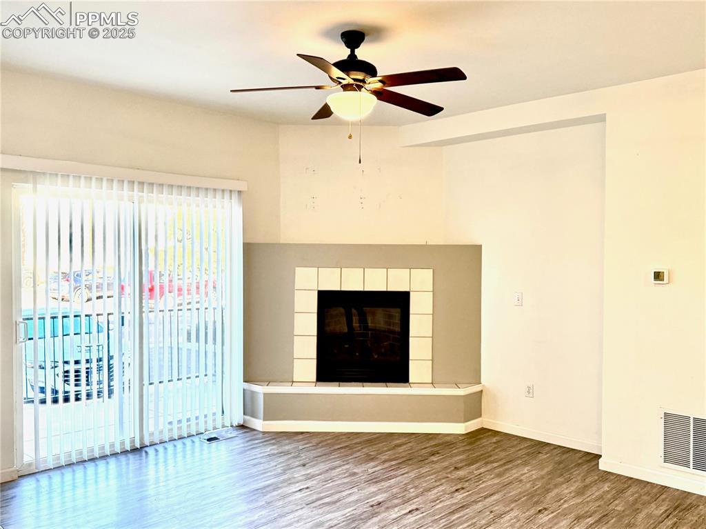 Image 11 of 28: Living Room