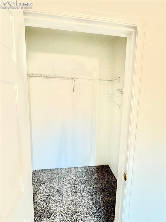 Image 19 of 28: Closet