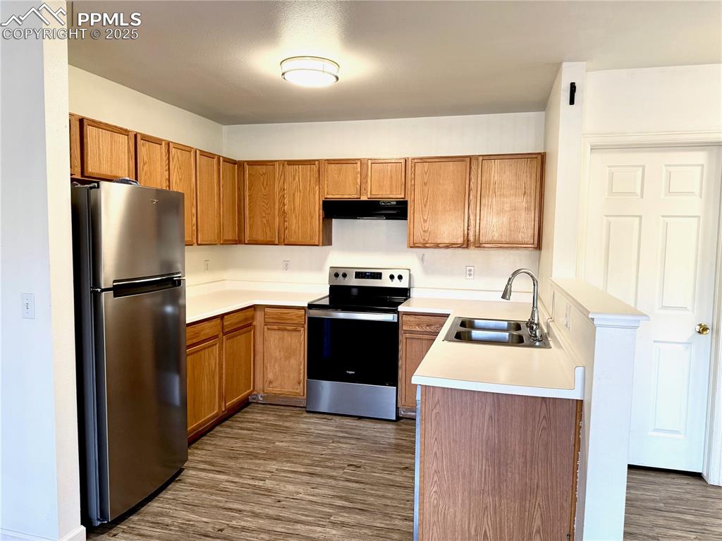 Image 5 of 28: Kitchen