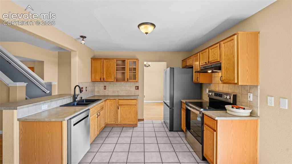 Image 14 of 50: Kitchen