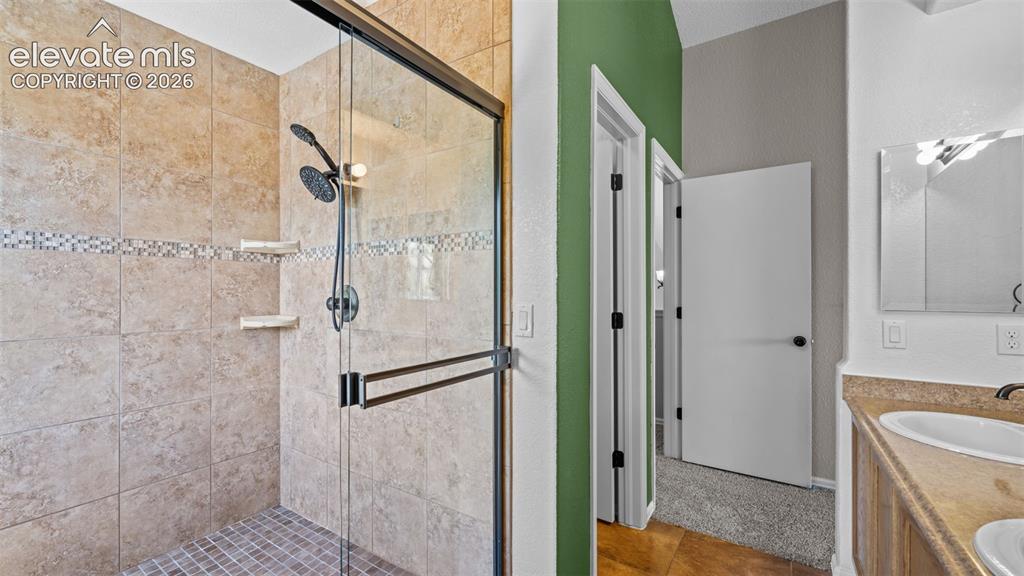 Image 21 of 50: Dual shower heads in primary shower