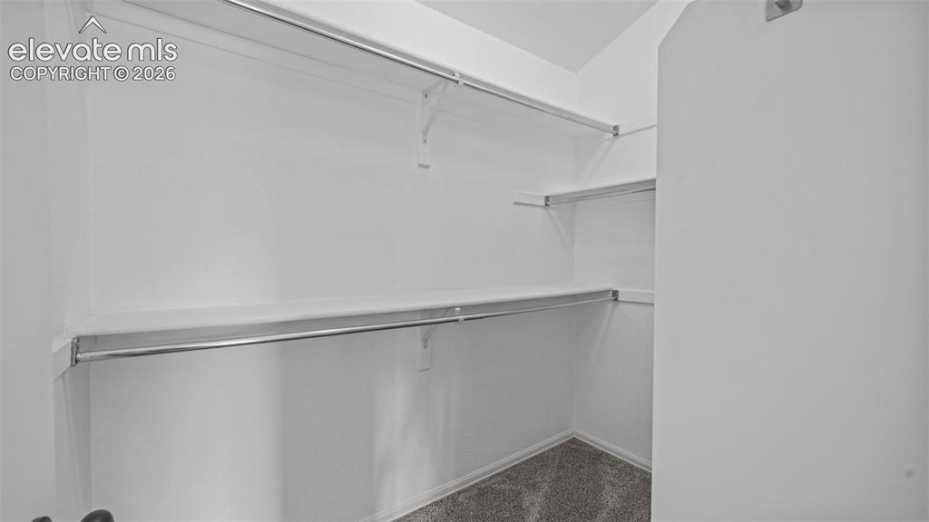 Image 23 of 50: Closet