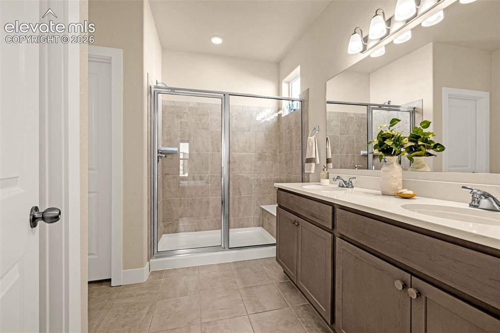 Image 19 of 43: Bathroom