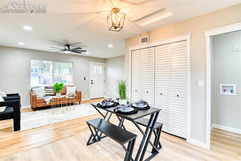 Image 12 of 33: Dining Area