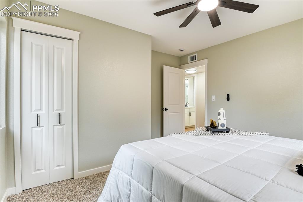 Image 18 of 33: Bedroom