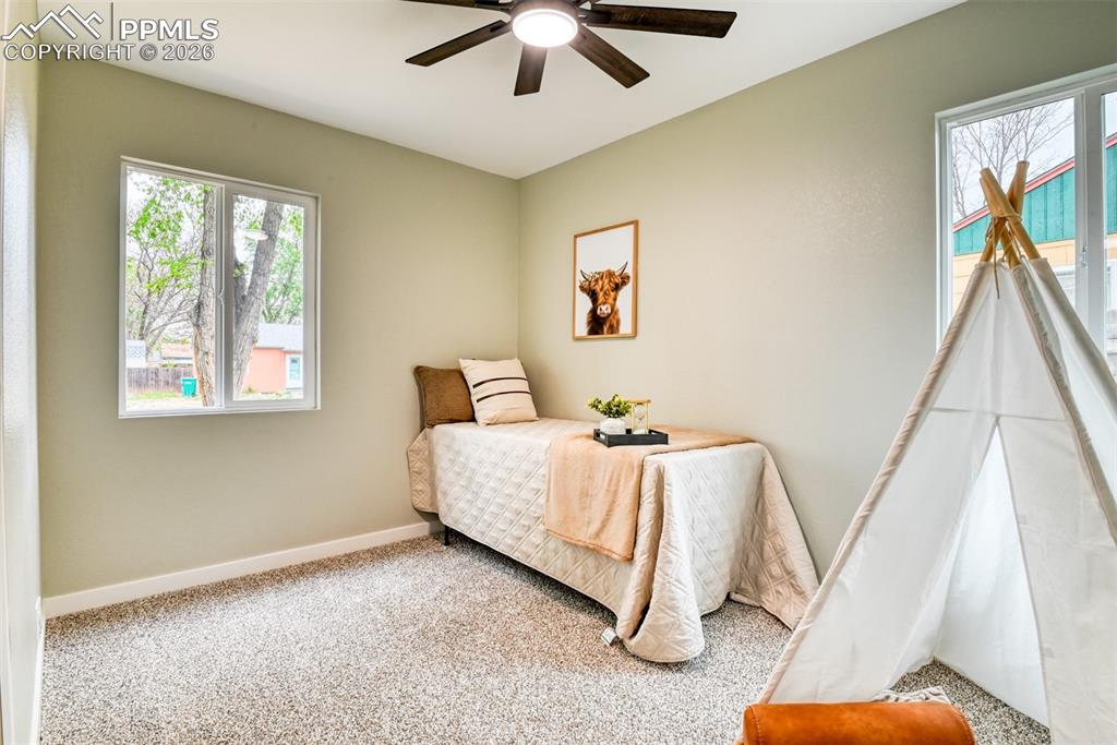 Image 19 of 33: Bedroom