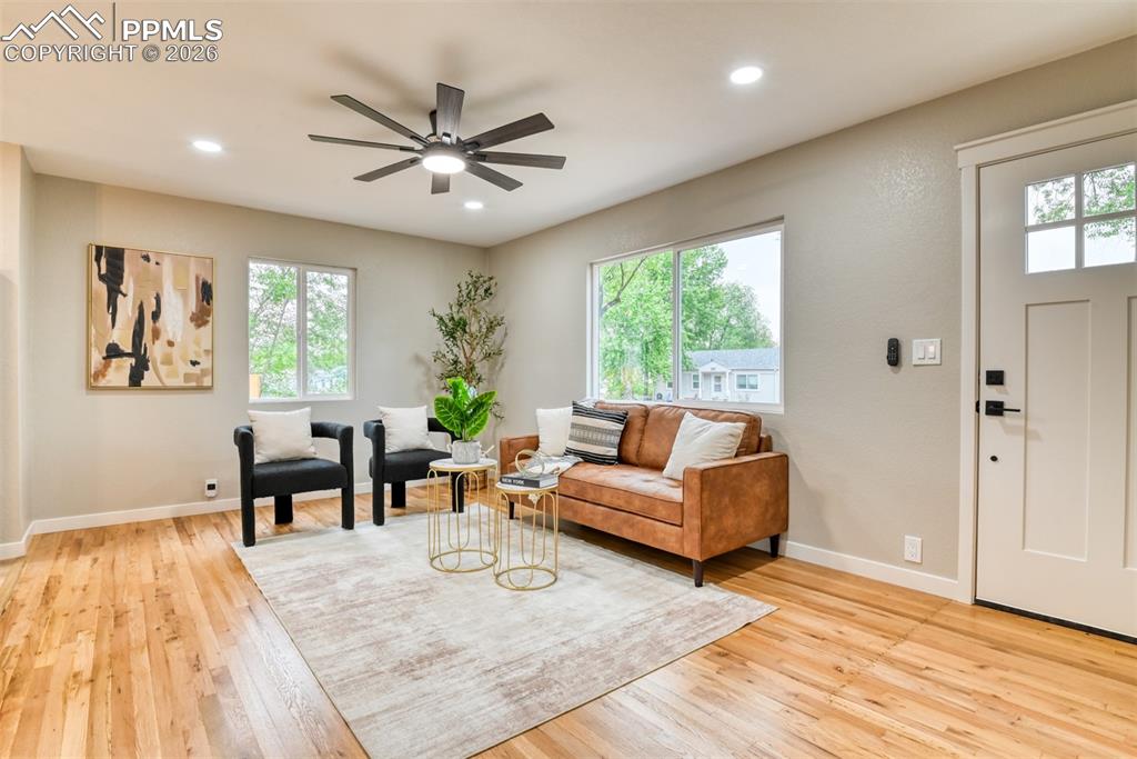 Image 6 of 33: Living Room