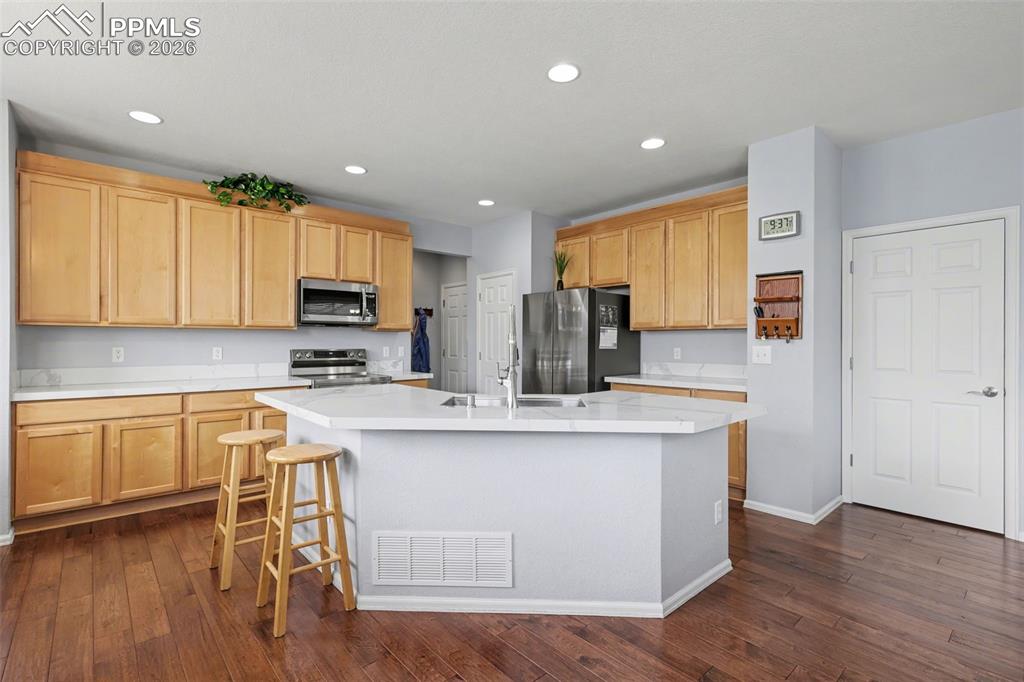 Image 16 of 43: Kitchen