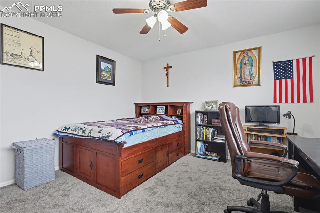 Image 31 of 43: Bedroom