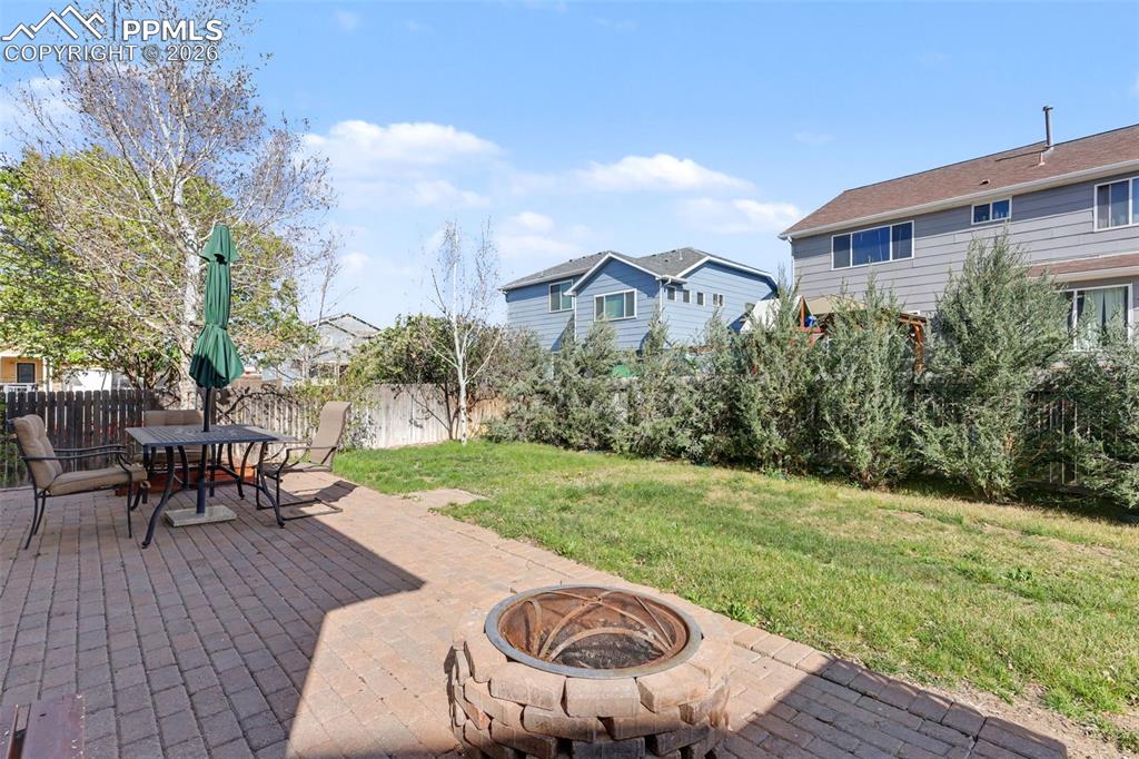 Image 35 of 43: Patio