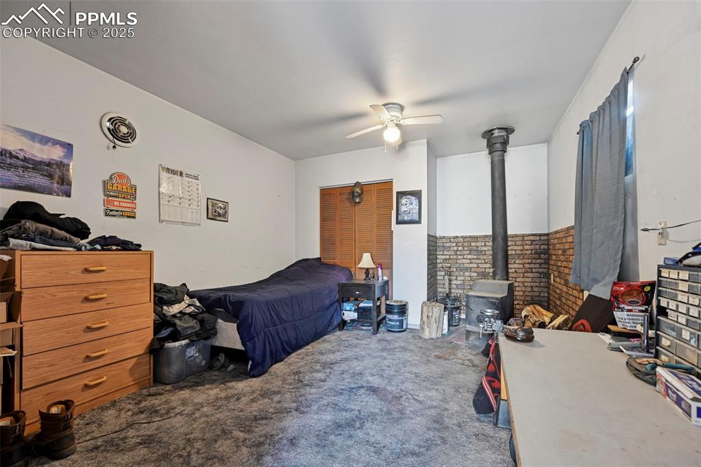 Image 10 of 21: Bedroom