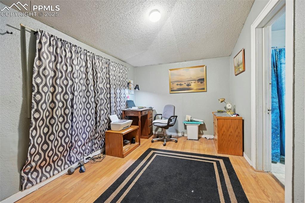 Image 12 of 21: Office