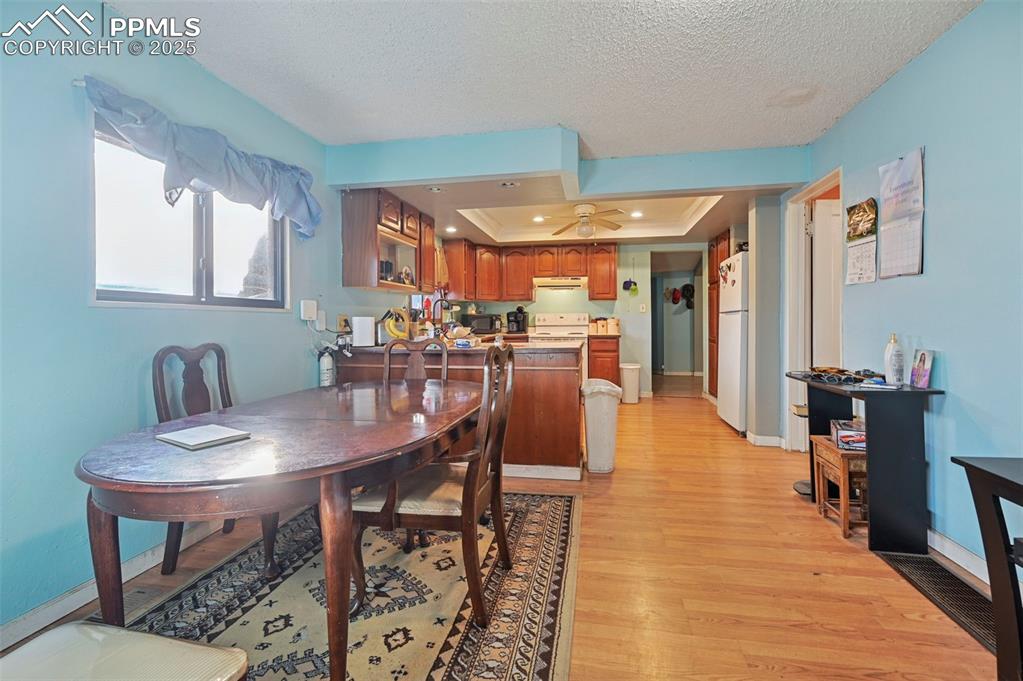 Image 4 of 21: Dining Area