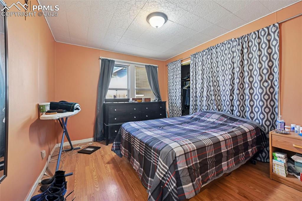 Image 6 of 21: Bedroom