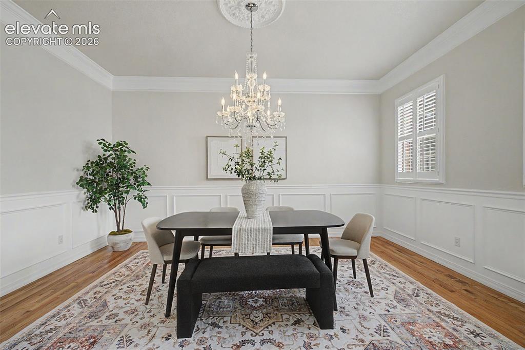 Image 10 of 50: Dining Room