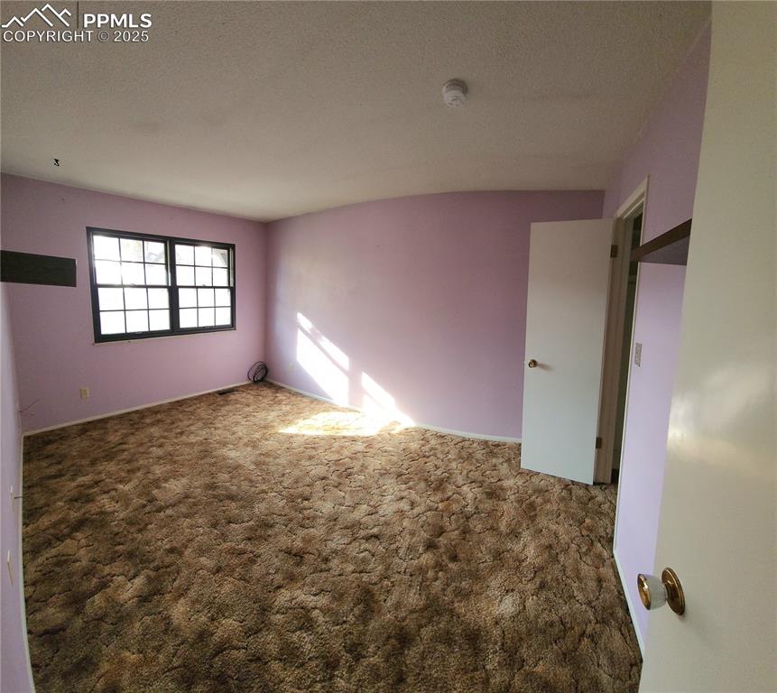 Image 20 of 29: bedroom 3