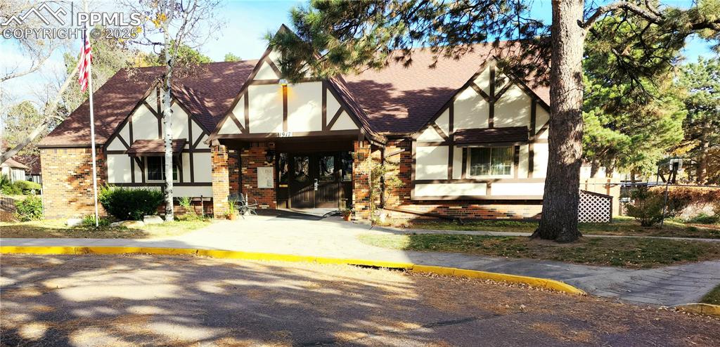 Image 28 of 29: Clubhouse