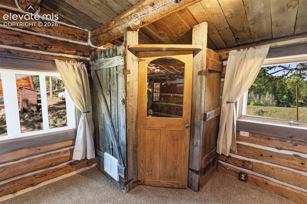 Image 18 of 50: Main House Bedroom