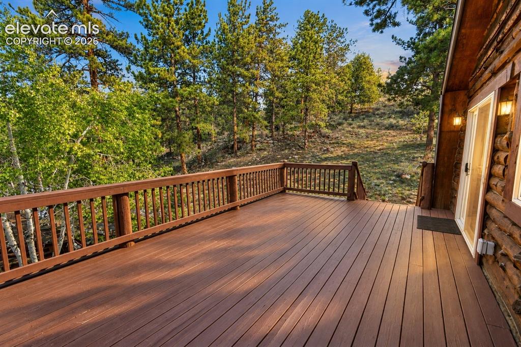 Image 33 of 49: Loft Apt Deck