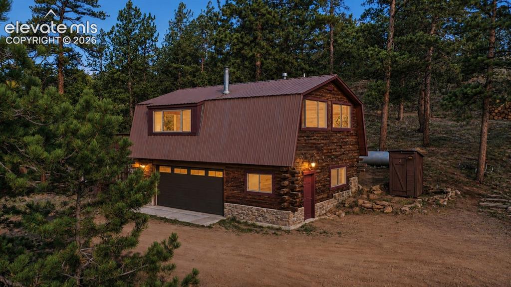 Image 5 of 49:  2 + car garage & Loft Apartment