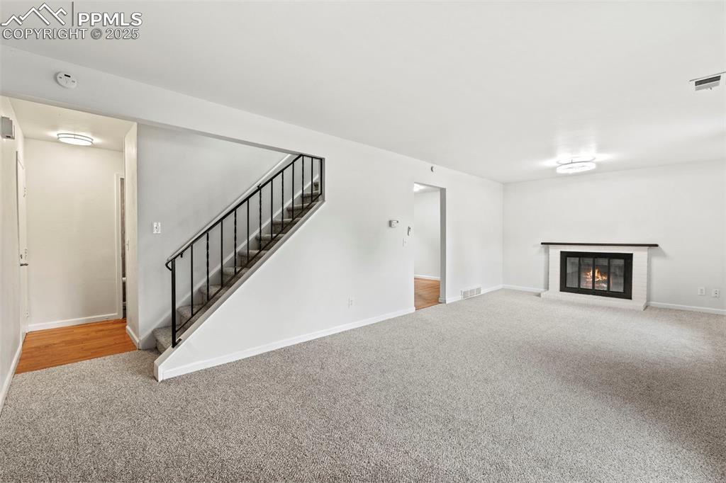 Image 4 of 32: Living Room