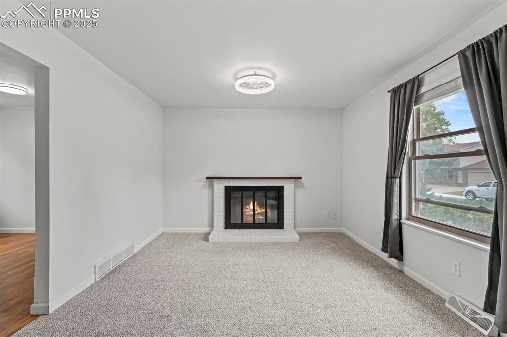 Image 6 of 32: Living Room