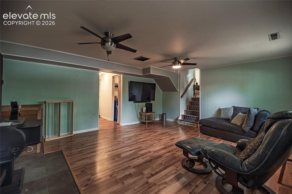 Image 16 of 42: Family Room