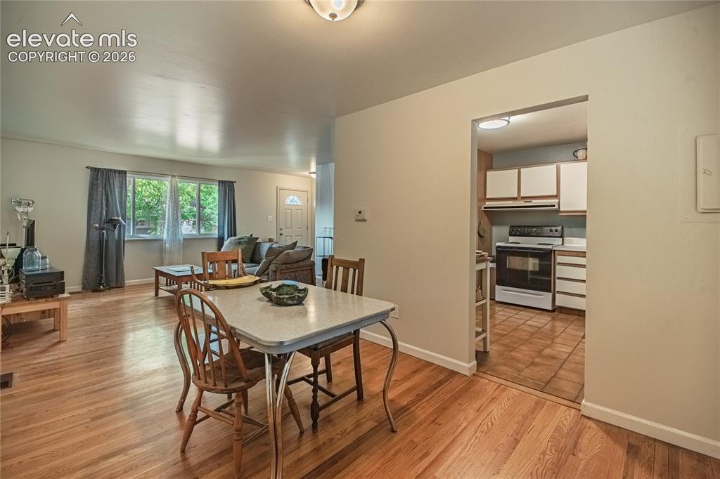 Image 9 of 42: Dining Area