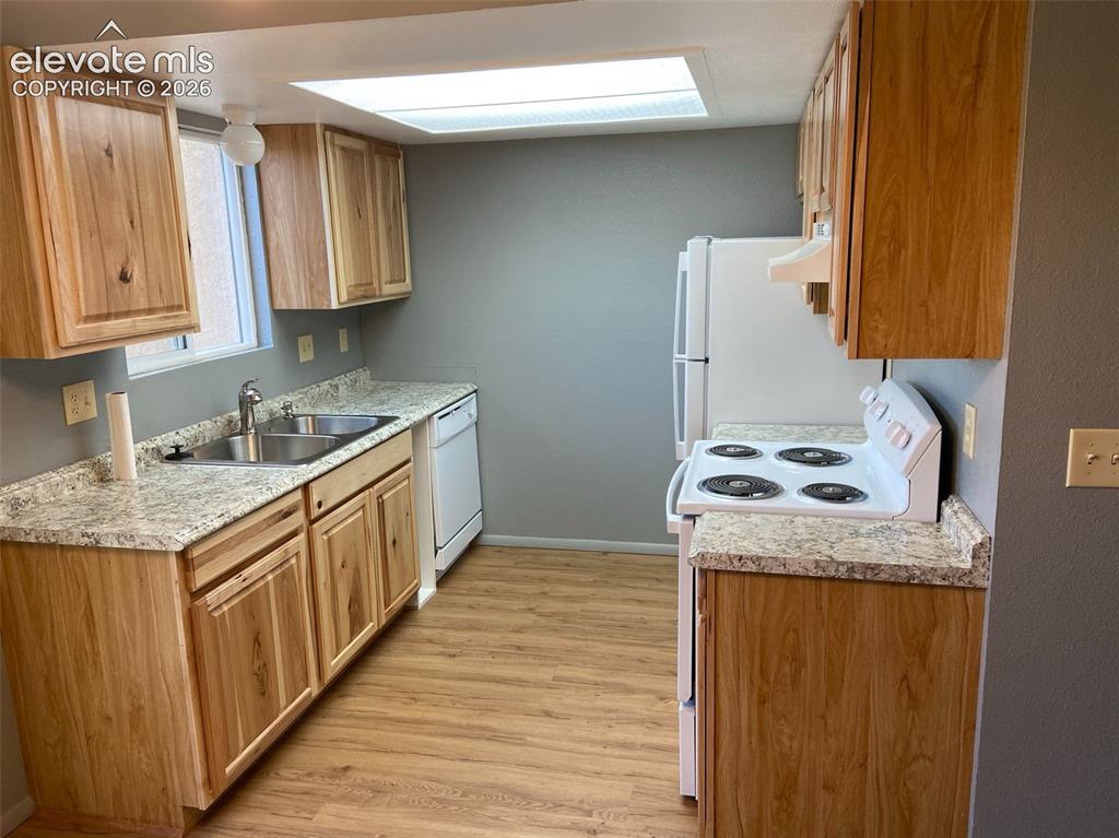 Image 2 of 15: Kitchen