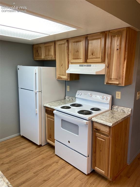 Image 3 of 15: Kitchen