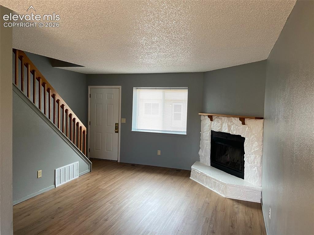 Image 5 of 15: Living Room