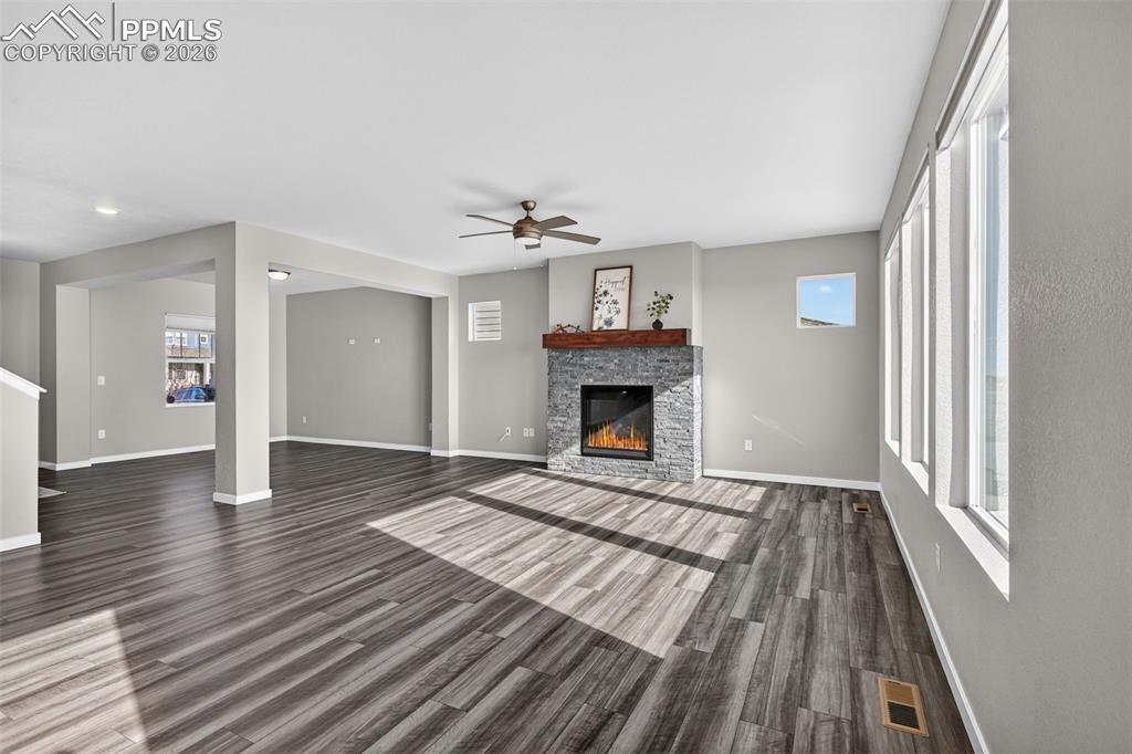 Image 7 of 46: Gas Fireplace