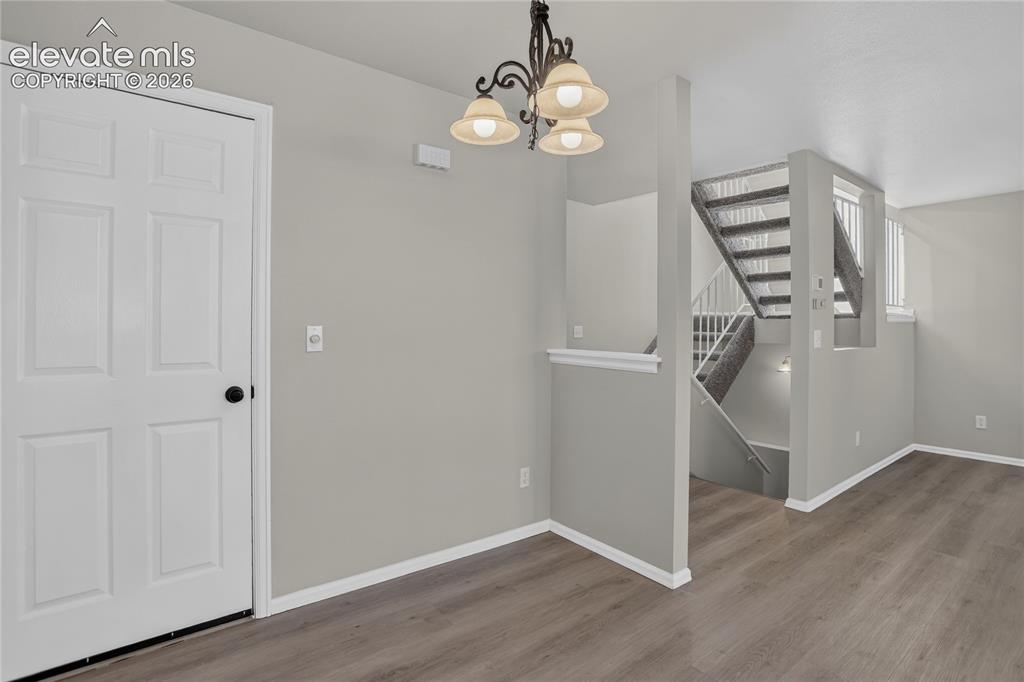 Image 19 of 44: Dining Area