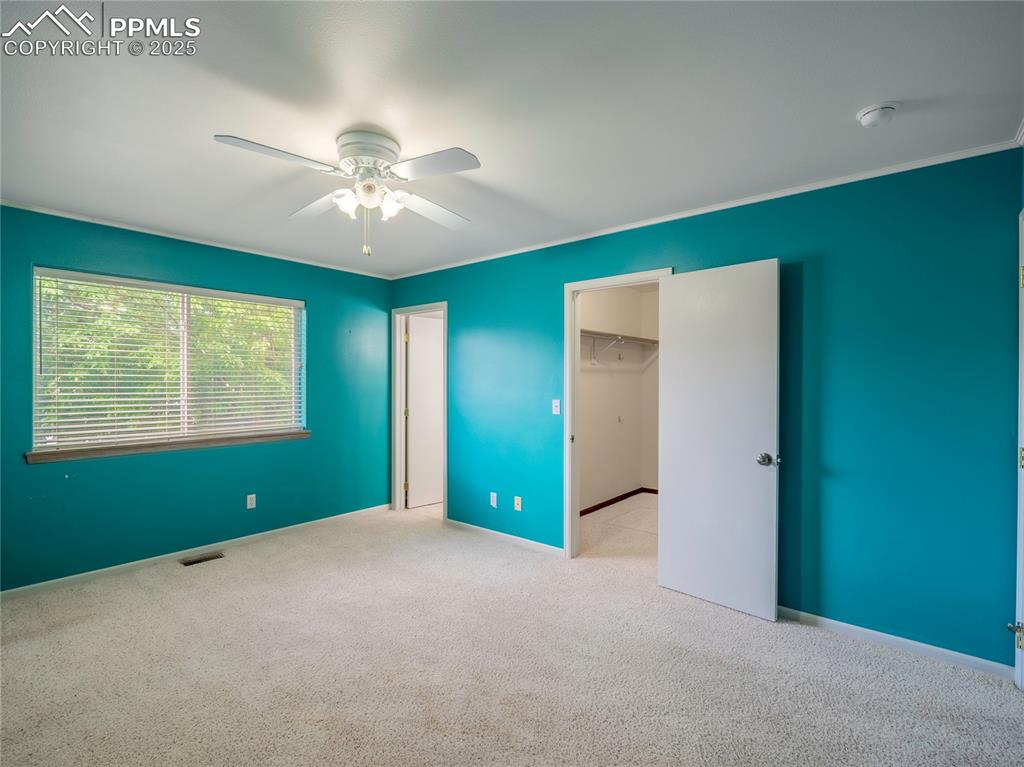 Image 16 of 23: Bedroom