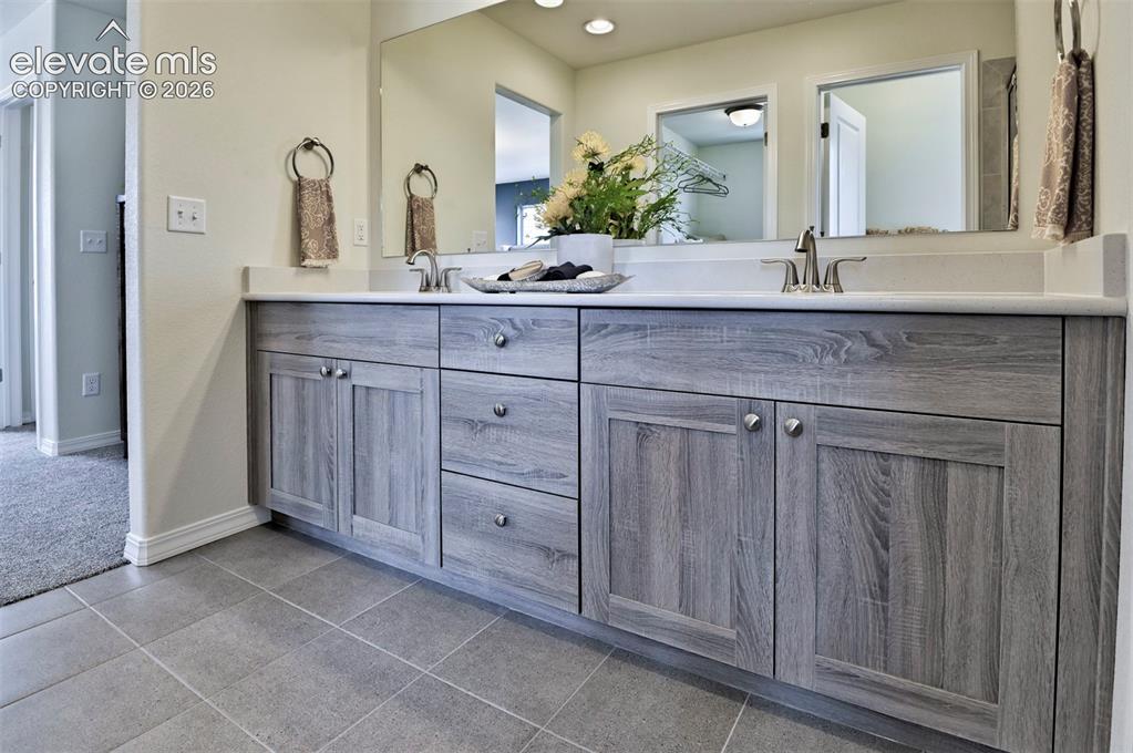 Image 16 of 38: Bathroom