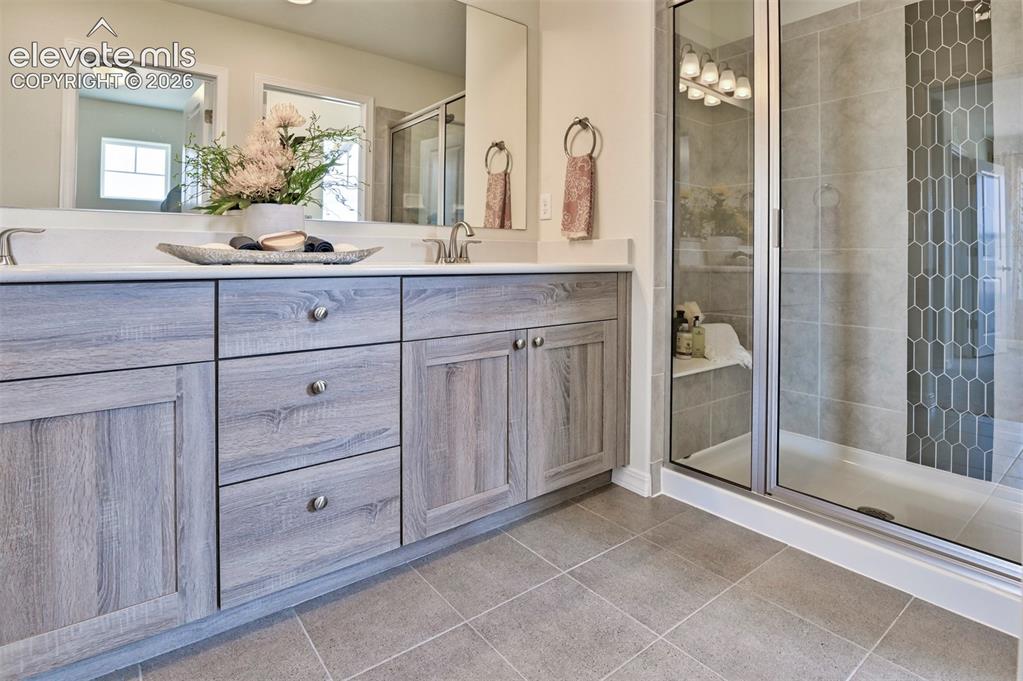 Image 17 of 38: Bathroom