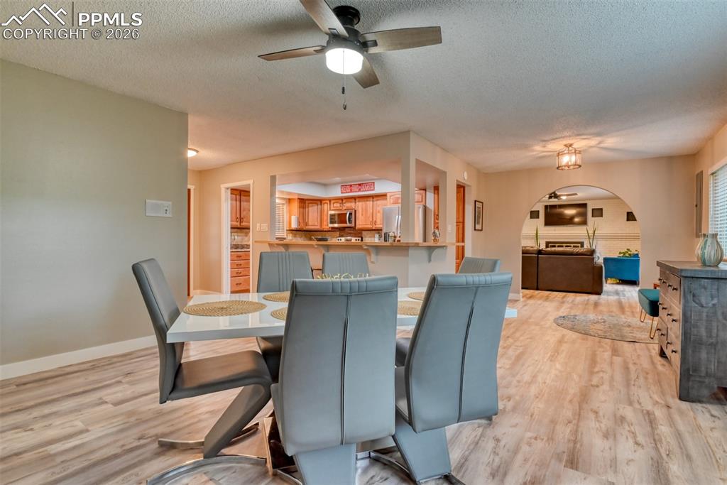 Image 10 of 49: Dining Area