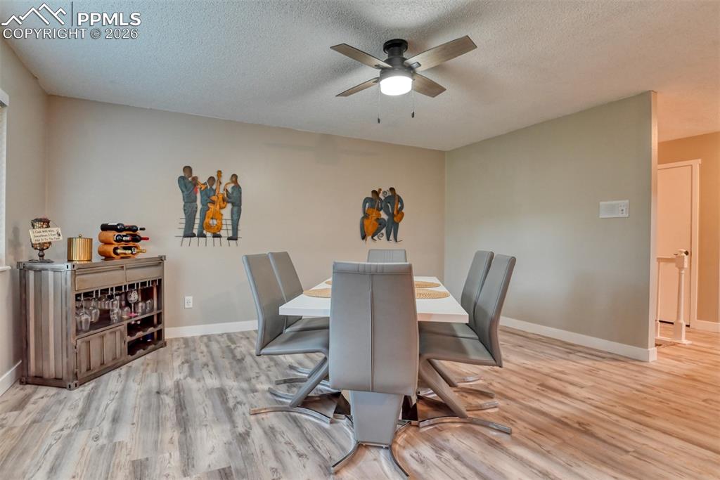 Image 11 of 49: Dining Area